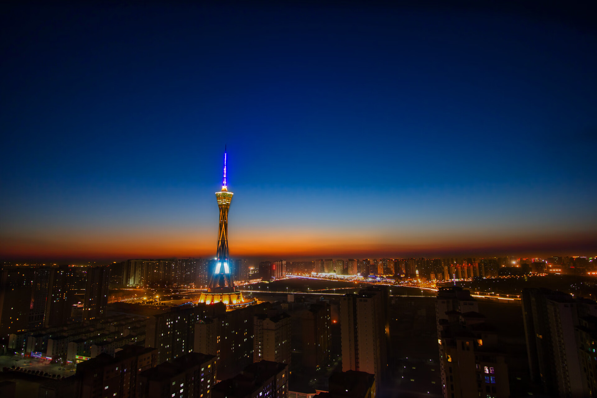 青少年体育蓬勃发展全民健身热情高涨，青少年 体育